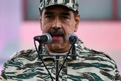 venezueladan sert hamle 15 bin asker sinira rXs1SEn5