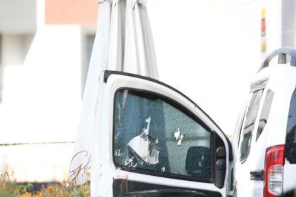 2 kardes araclarinda otururken olduruldu zL2J4jdg