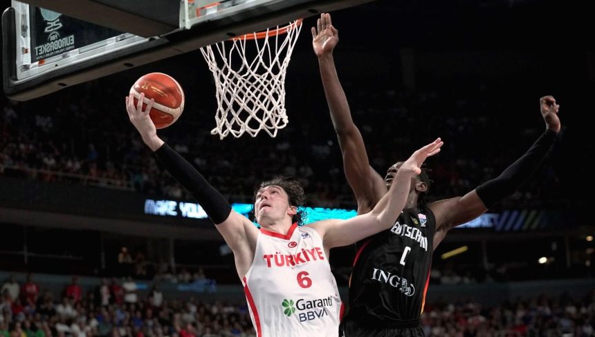 a ulusal basketbol ekibine futbol toplulugundan tebrik QUxZxK8U