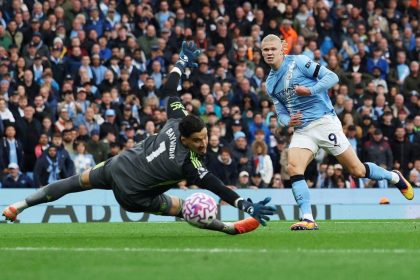altay bayindir oynadi manchester united manchester citye farkli yenildi sOaL59bO