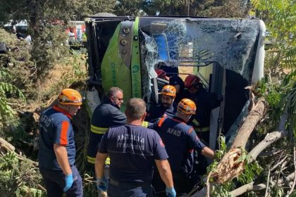 antalyada universite yerleskesinde otobus faciasi Wq7PqXcX