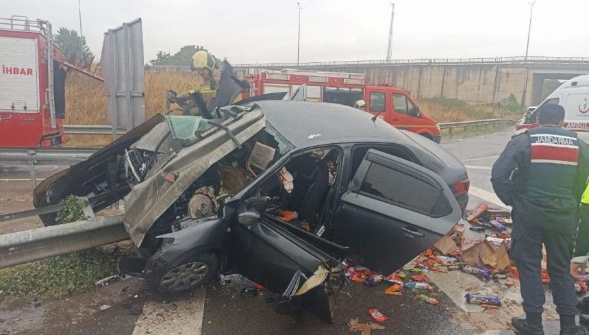 araba bariyerlere saplandi 1i agir 2 yarali BgLE7f3b