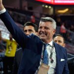 ben degil ali bey kupayi kaldirsin demisti sadettin saran finalde grubunu yalniz birakmadi udcWcDNX