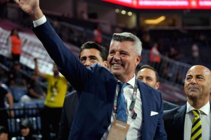 ben degil ali bey kupayi kaldirsin demisti sadettin saran finalde grubunu yalniz birakmadi udcWcDNX