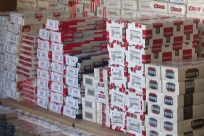 can holdingin sir perdesi aralaniyor 9rxZNHRQ