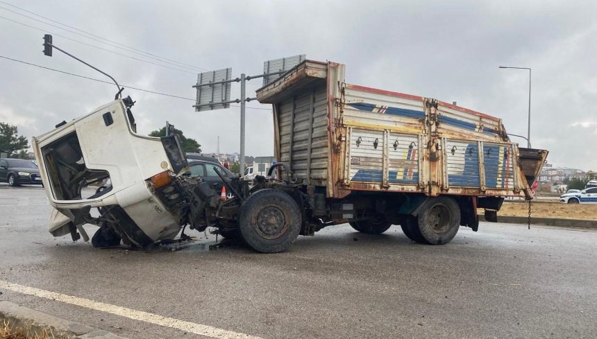 canakkalede kamyon ile kamyonet carpisti 1 meyyit UbbwhZij