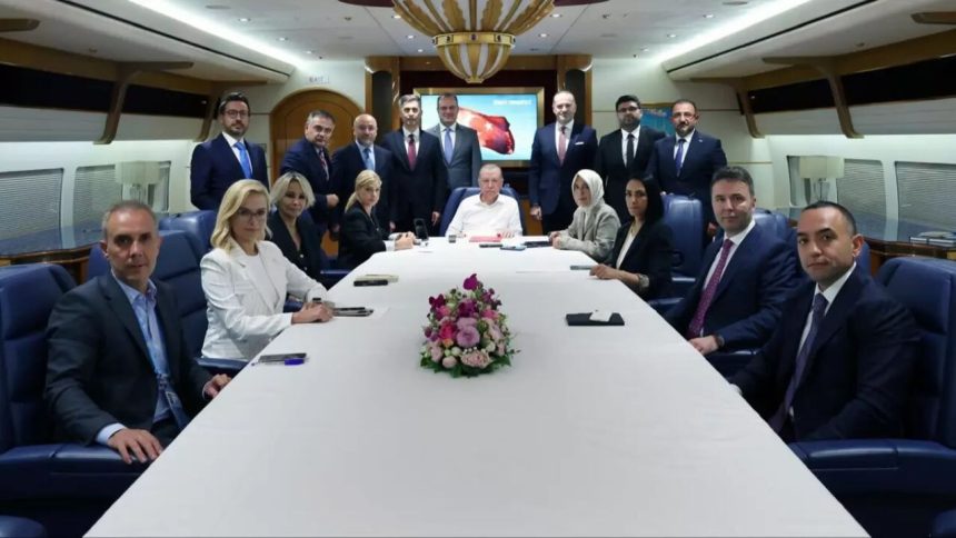 Cumhurbaşkanı Erdoğan, Çin ziyareti dönüşü uçakta gazetecilerin sorularını cevapladı 71 cumhurbaskani erdogan cin ziyareti donusu ucakta gazetecilerin sorularini cevapladi PrvpIfhj