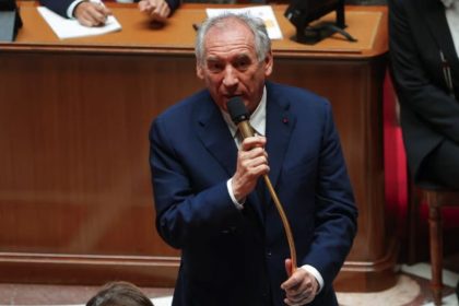 fransa patlama noktasinda hukumet dustu ulke krizde Hjl2qNOR