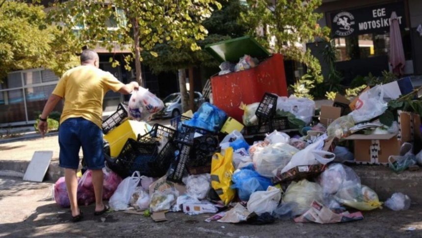 izmirde cop daglari yukseliyor karsiyaka kokudan gecilmiyor PSyRTVhx