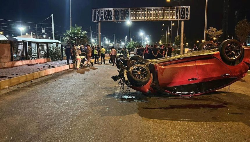 Kaldırımda yürüyen yayalara çarptı: 3 meyyit, 3 yaralı 71 kaldirimda yuruyen yayalara carpti 3 meyyit 3 yarali 1nxrvqGL