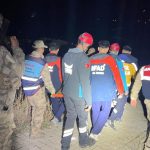 kayaliklardan dusen bayani 15 saat sedye ile tasidilar GVhWLpY8