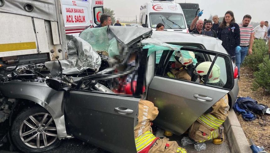 Manisa'da TIR, kamyonet ve 3 araba birbirine girdi: 1 meyyit, 2 yaralı 71 manisada tir kamyonet ve 3 araba birbirine girdi 1 meyyit 2 yarali 87CeXzRN