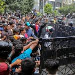 nepalde tarihi kriz basbakan kacti parlamento ve havaalani kul oldu UNUTrNE8