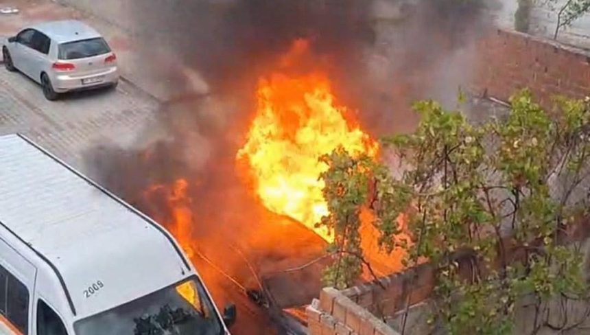Park halindeki arabada yangın: Yanındaki araçlar da ziyan gördü 71 park halindeki arabada yangin yanindaki araclar da ziyan gordu Ks5XYVQp