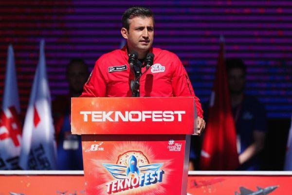 TEKNOFEST 2025 sona erdi... Bayraktar: Gelecek sizlersiniz 71 teknofest 2025 sona erdi bayraktar gelecek sizlersiniz JgZLaITk