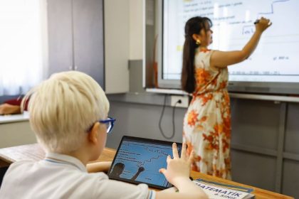 turk telekom tahtapp ile az goren cocuklarin egitimine isik tutuyor 8DVmik1P