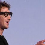 zuckerberg yeni akilli gozlugunu tanitti sahnede iki kere yanilgi verdi xFZ4ALJN