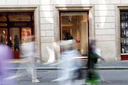 abden uc ulkeden uc luks markaya para cezasi kkXvJO6H