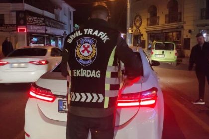 alkollu sofor sivil polisi vale saninca yakalandi z9CtY6Jg