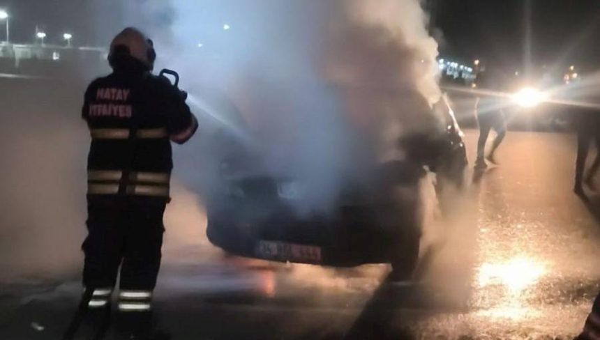 antakyada araba alev alev yandi 2BFVRJju