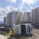 antakyada kum yuklu kamyon devrildi u9mBLDmz