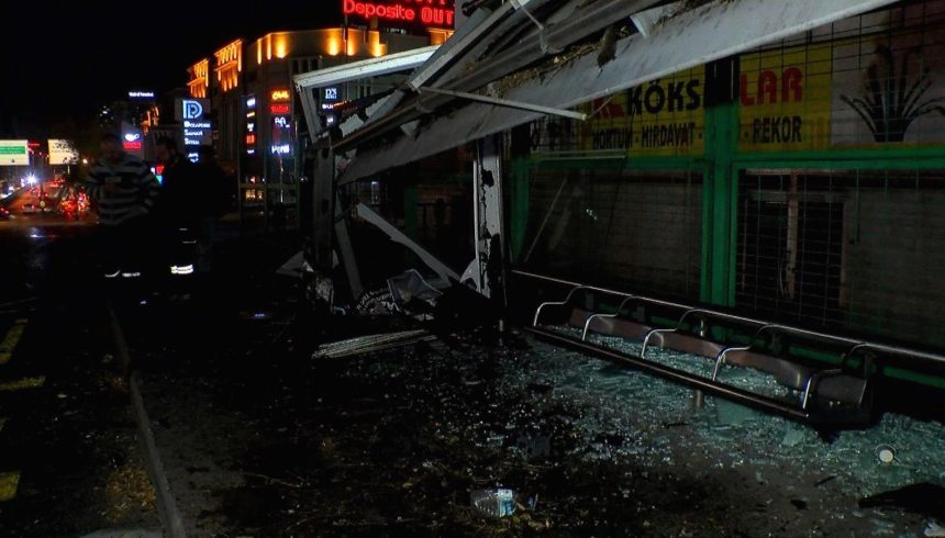 araba duraga daldi agac faciayi engelledi 1 yarali gVGKePnk