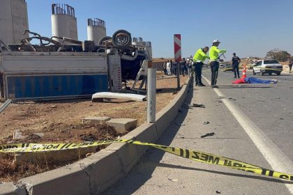 araba kamyonetle carpisti zit donen aracta 1 kisi hayatini kaybetti CNPxJxWh