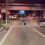 araba kirmizi isikta duran motosiklete carpti pMTlGXY9