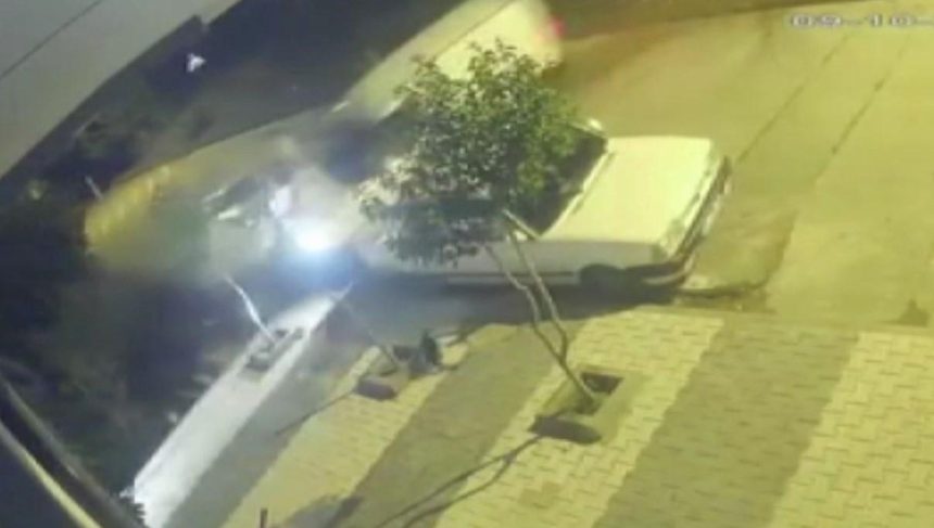 arnavutkoyde faciadan donuldu freni patlayan arac cocuklarin ortasina daldi FOT2JzF9