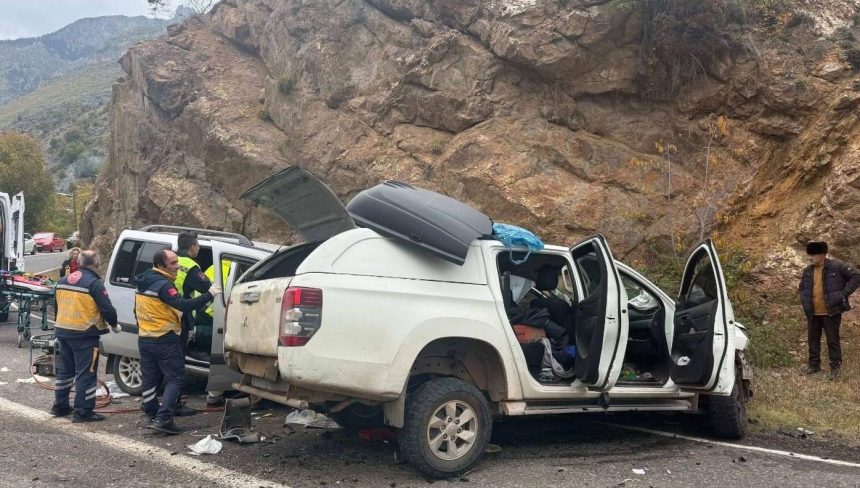 artvinde trafik kazasinda 4 kisi yaralandi IXOL1B7M