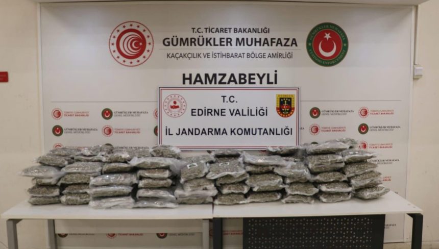 "Atlas" şüphelendi: Kamyondan kilolarca uyuşturucu çıktı 71 atlas suphelendi kamyondan kilolarca uyusturucu cikti tqjTgOig