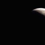 ayin karanlik yuzunden sasirtan kesif uzaydan gelen su ve organik izler bulundu NeNUqzXb