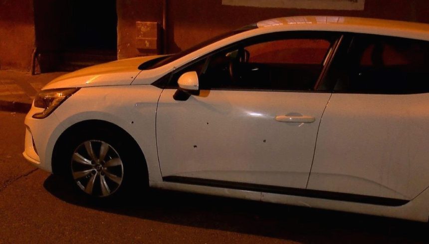 bagcilarda arabaya silahli atak 2 yarali Zy6SpbC6