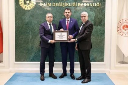 bakan kurum osmaniyenin fahri hemsehrisi oldu fg91IxKQ