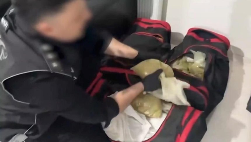 bakan yerlikaya duyurduistanbulda uyusturucutacirlerineoperasyon 9fT8lc5J