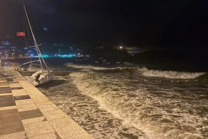 balikesirde siddetli lodos tekneler hasar gordu 64iM9dhI