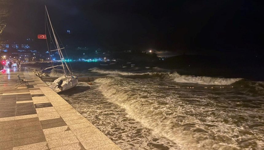 balikesirde siddetli lodos tekneler hasar gordu 64iM9dhI