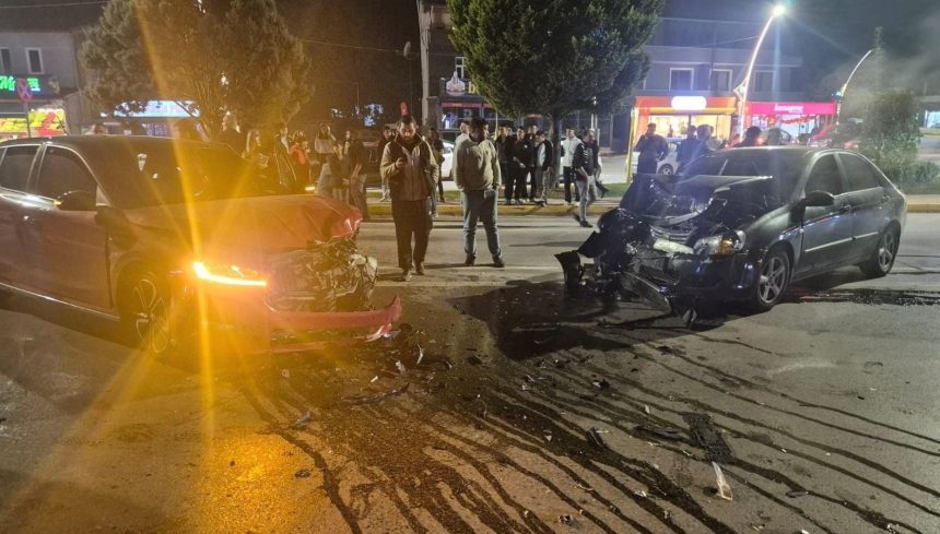 bas basa feci kaza iki yarali Ug3BBBIR