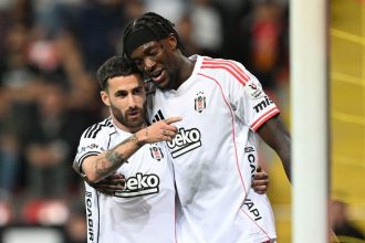 besiktasi yabanci futbolculari sirtliyor 2DanKmdX