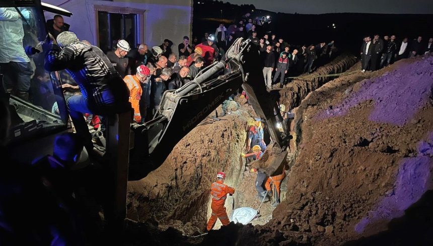 Bursa'da kanalizasyon hafriyatında göçük: İki kardeş hayatını kaybetti 71 bursadakanalizasyon hafriyatinda gocuk iki kardes hayatini kaybetti 4S1QGaI4