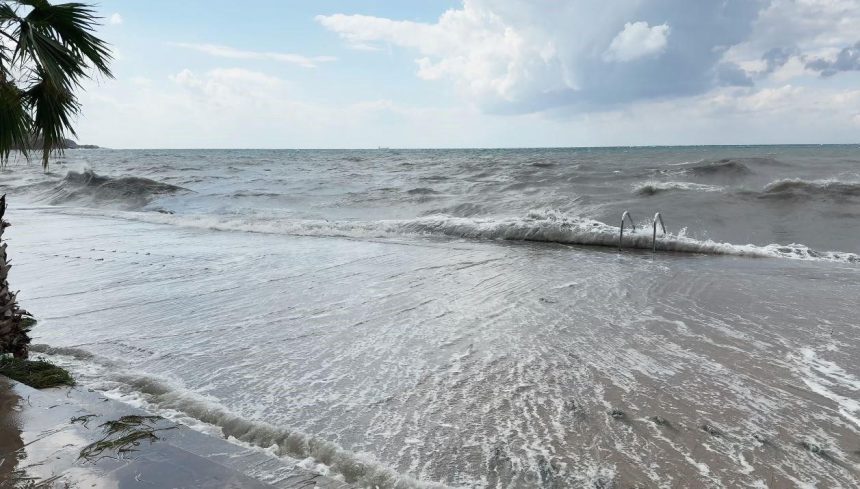 Büyükçekmece’de lodos tesirli oldu 71 buyukcekmecede lodos tesirli oldu y2GZ8BwN