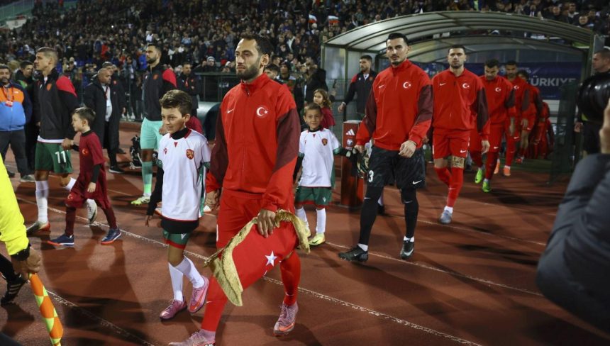 calhanoglu 100 kere ulusal formayi giydi kLeWPazO