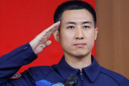 cin en genc astronotunu ve fareleri uzaya gonderiyor aWqdNOn3