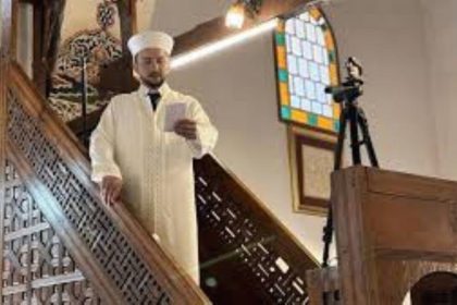 cuma hutbesi allahin nazarg hi kalptir dA5jT85J