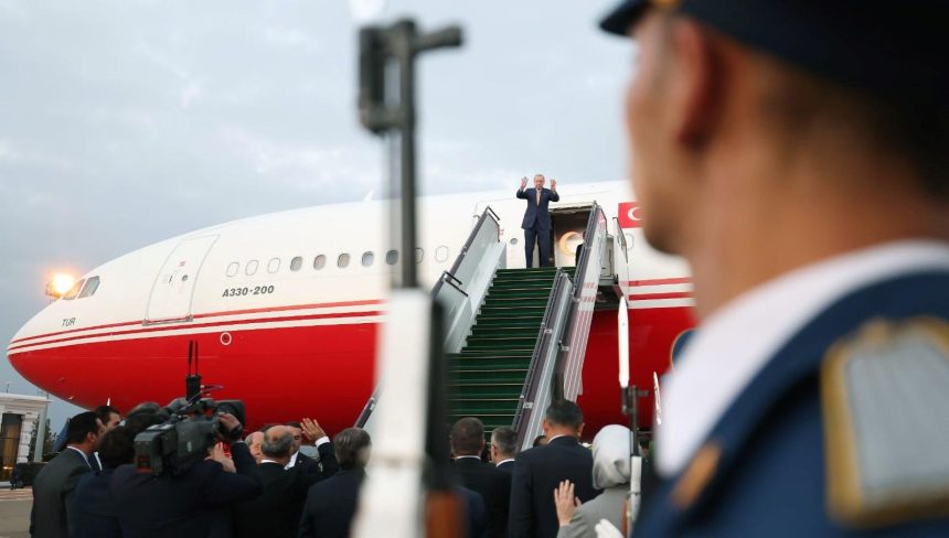 cumhurbaskani erdogan azerbaycandan yurda dondu ZqbnKu9v