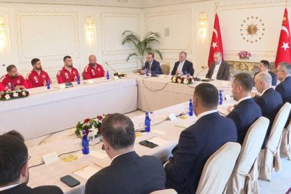 cumhurbaskani erdogan sampiyon gurescileri kabul etti rtSsDMpH