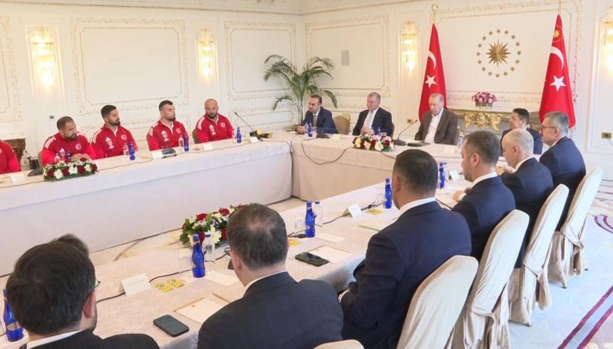 cumhurbaskani erdogan sampiyon gurescileri kabul etti rtSsDMpH