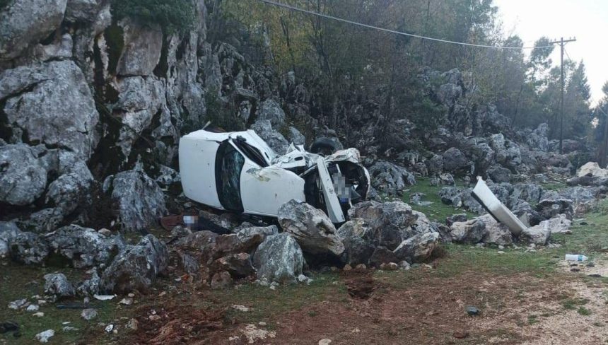 denetimden cikan araba devrildi bir meyyit 22qgNavm