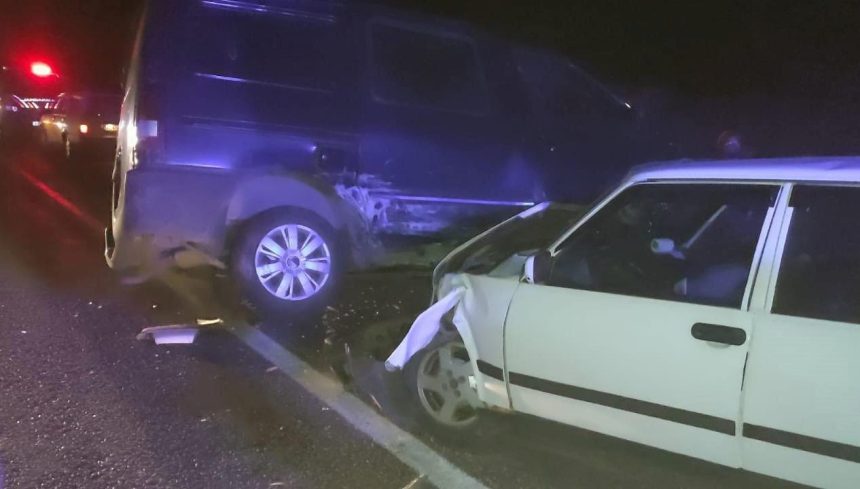 Derebucak'ta araba ile minibüs çarpıştı: 2 yaralı 71 derebucakta araba ile minibus carpisti 2 yarali ZYhIqWpv