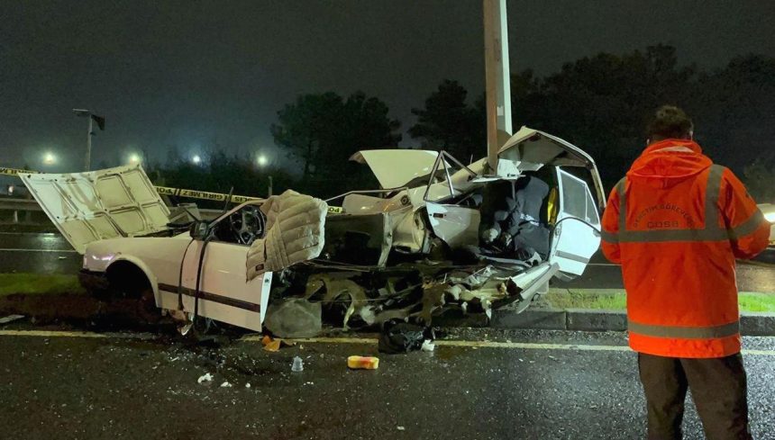 Direğe çarpıp ikiye bölündü 71 direge carpip ikiye bolundu 8ix6zep7